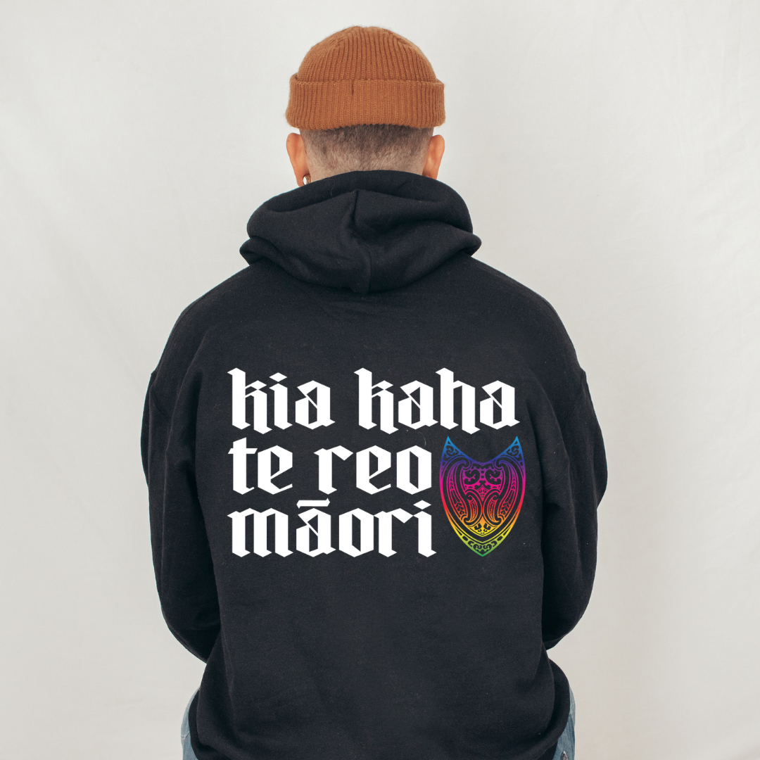 Kia kaha te reo Māori Hoodie